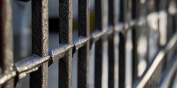 物业为什么把门焊死了呢？